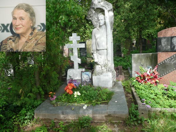 Соколова Любовь Сергеевна
(1921—2001), актриса, народная артистка СССР (1990). С 1946 (с перерывами) в Театре-студии киноактёра. Снималась в фильмах: «Повесть о настоящем человеке», «Доживём до понедельника», «Белорусский вокзал», «Я шагаю по Москве», «Тридцать три», «Ирония судьбы, или С лёгким паром» (телефильм), «Бульварный роман», «Курочка Ряба», «Не послать ли нам гонца?» и др.
* * *
СОКОЛОВА Любовь Сергеевна
СОКОЛО&#769;ВА Любовь Сергеевна (31 июля 1921, Иваново-Вознесенск — 6 июня 2001, М