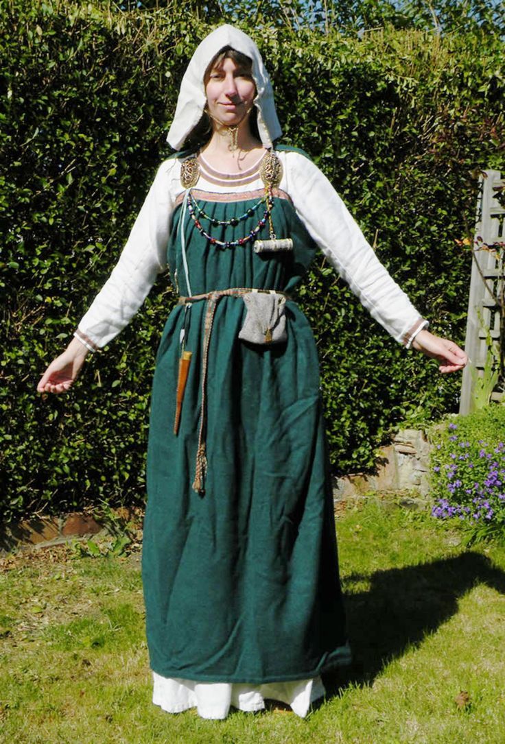 Женский костюм 12 века