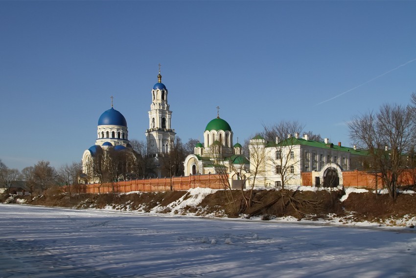 Калуга пустынь. Тихонова пустынь Калуга монастырь. Калужская Свято-Тихонова пустынь с. Льва Толстого. Тихонова пустынь Калужская область сайт монастыря. Монастырь Тихонова пустынь Калужская область село Льва толстое.